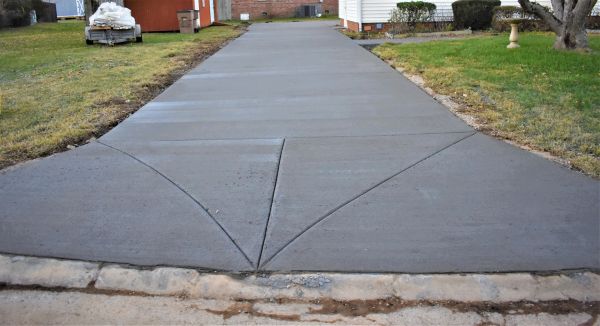 Apron Pouring in Midland